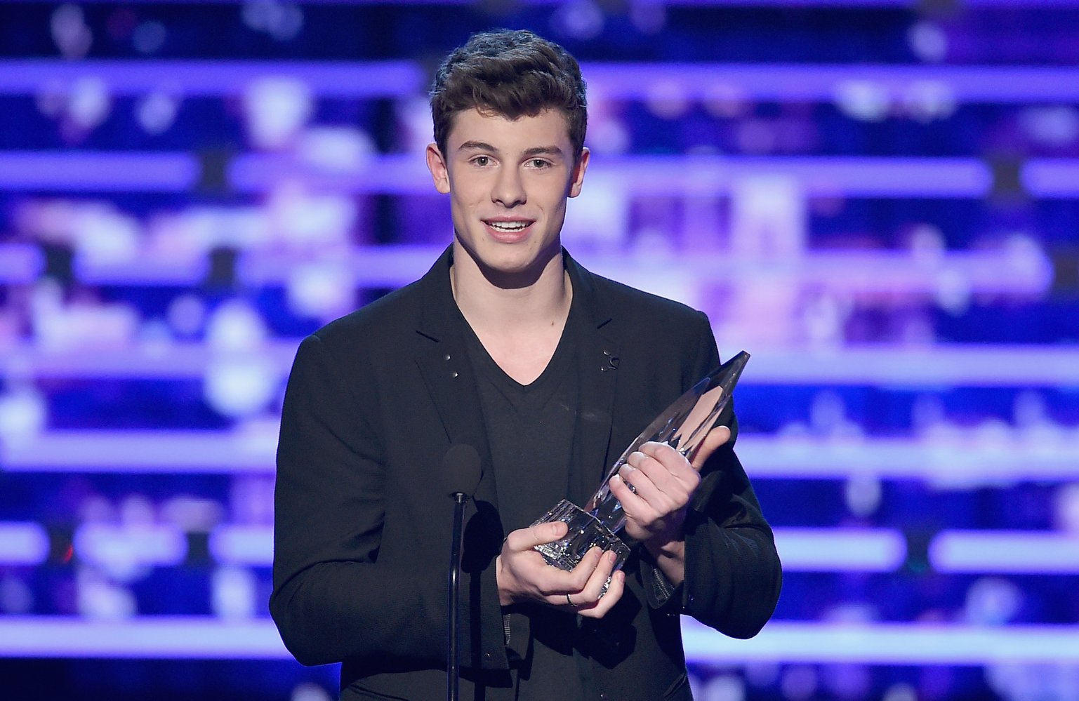 gomovies-shawn-mendes-date-of-birth-8-august-1998-toronto-ontario